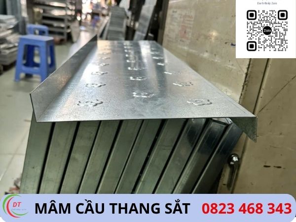 mâm cầu thanh sắt